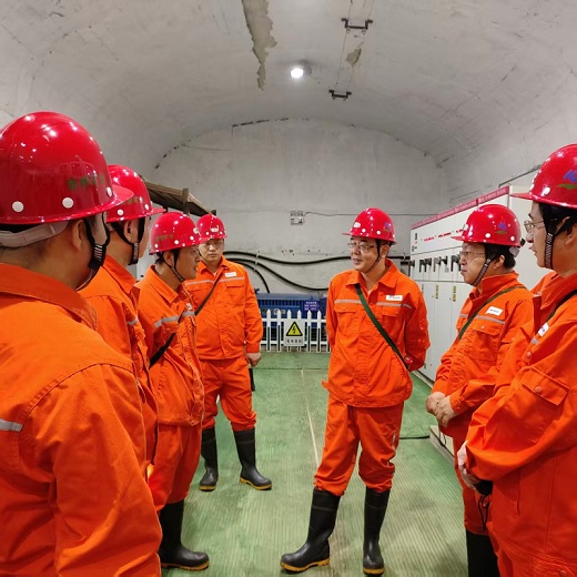 省工信廳檢查組來(lái)新橋礦業(yè)開(kāi)展“雙節(jié)”前安全生產(chǎn)督導(dǎo)檢查